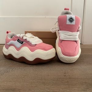 NWOT Xheyday triple wave platform sneaker